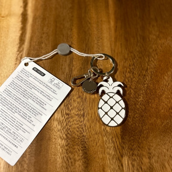 NWT Zimmerman Gold-Tone Enamel Brass Keychain - Picture 4 of 6